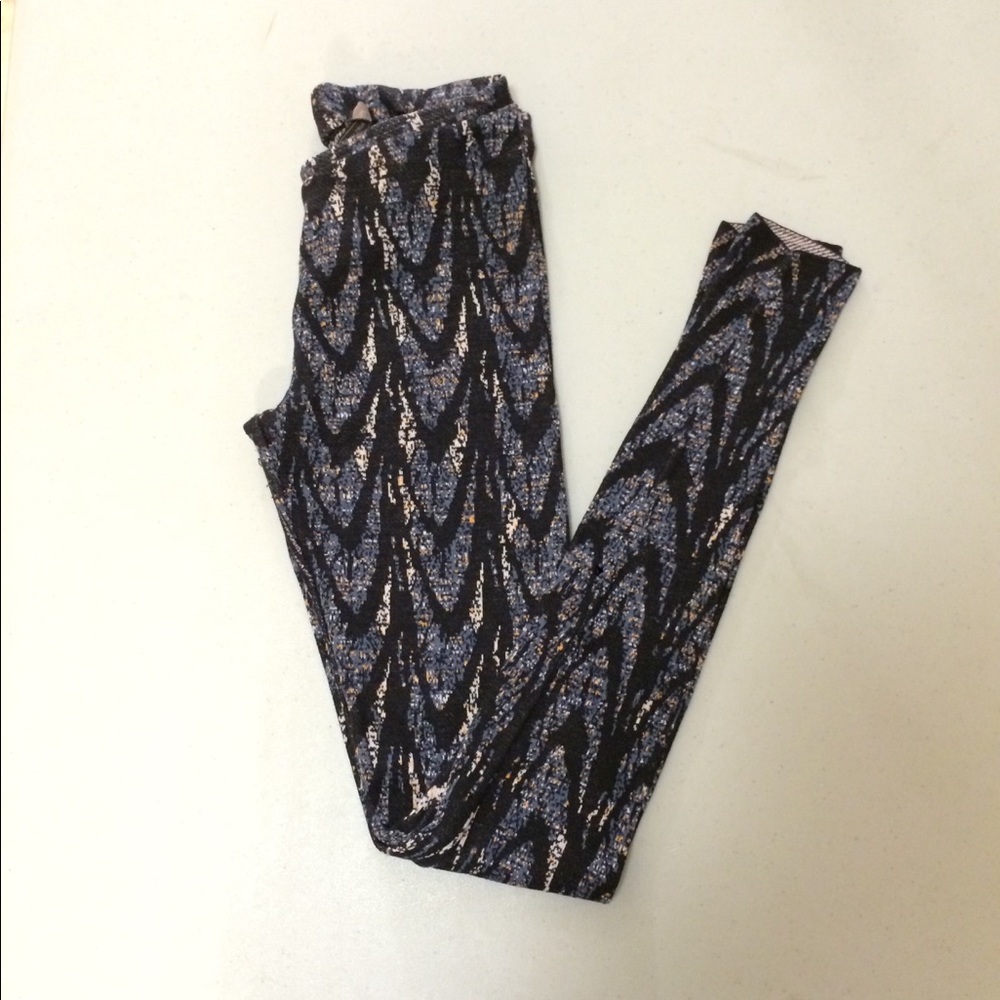 BCBG maxazria Gray pattern print leggings